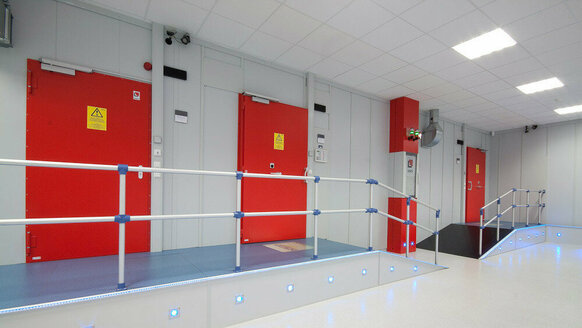 Eingangsbereich des KAMP-Rechenzentrums Das Bild zeigt den Eingangsbereich zum KAMP-Rechenzentrum.